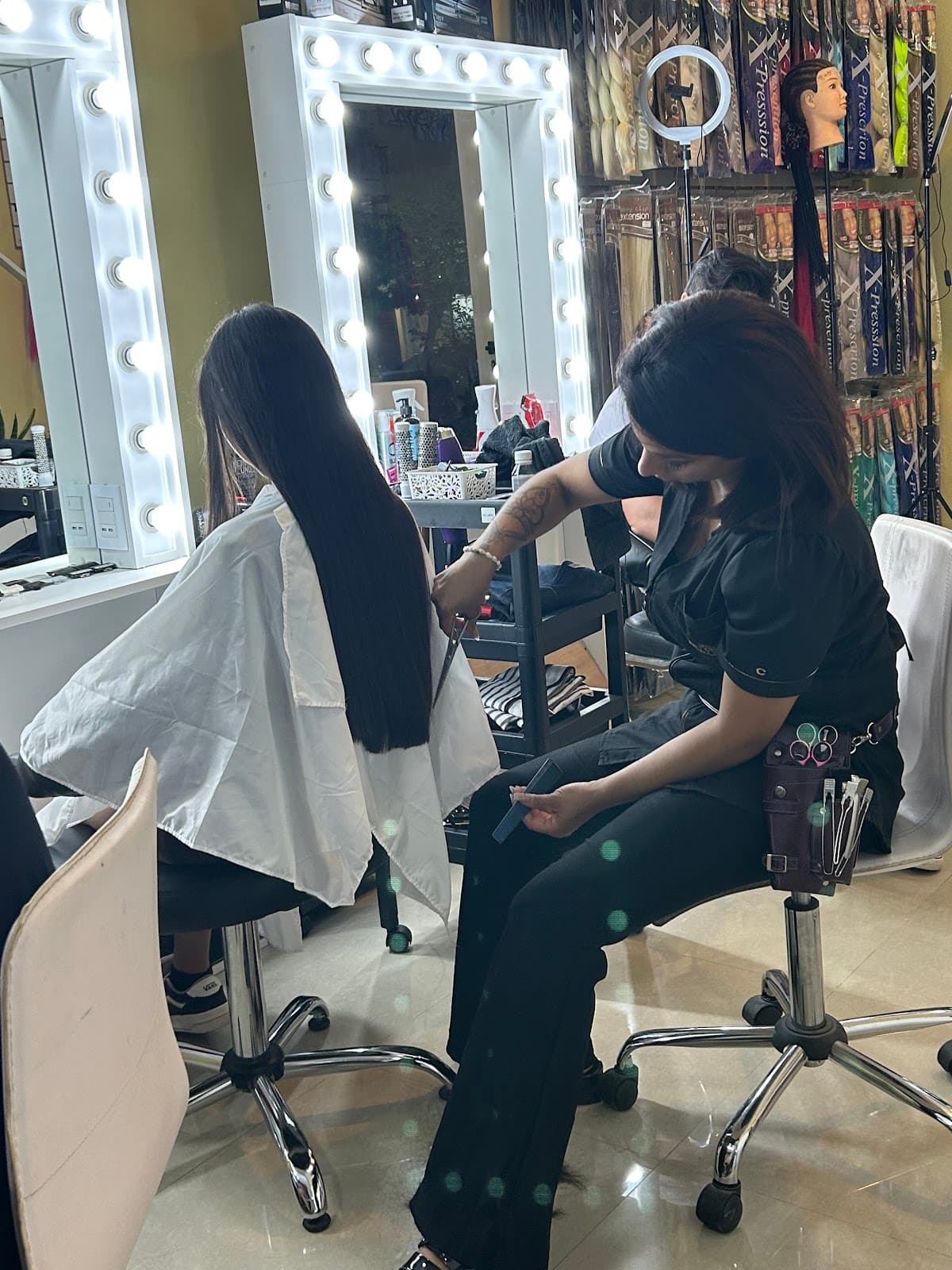 ESTILO HOLLYWOOD (Peluquería y barbería)