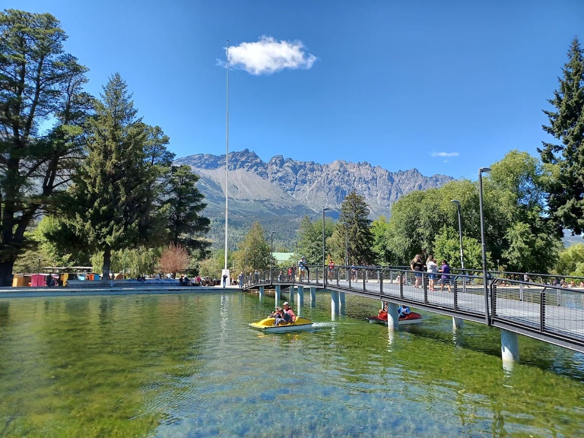 Plaza Pagano, Feria artesanal El Bolsón, Río Negro