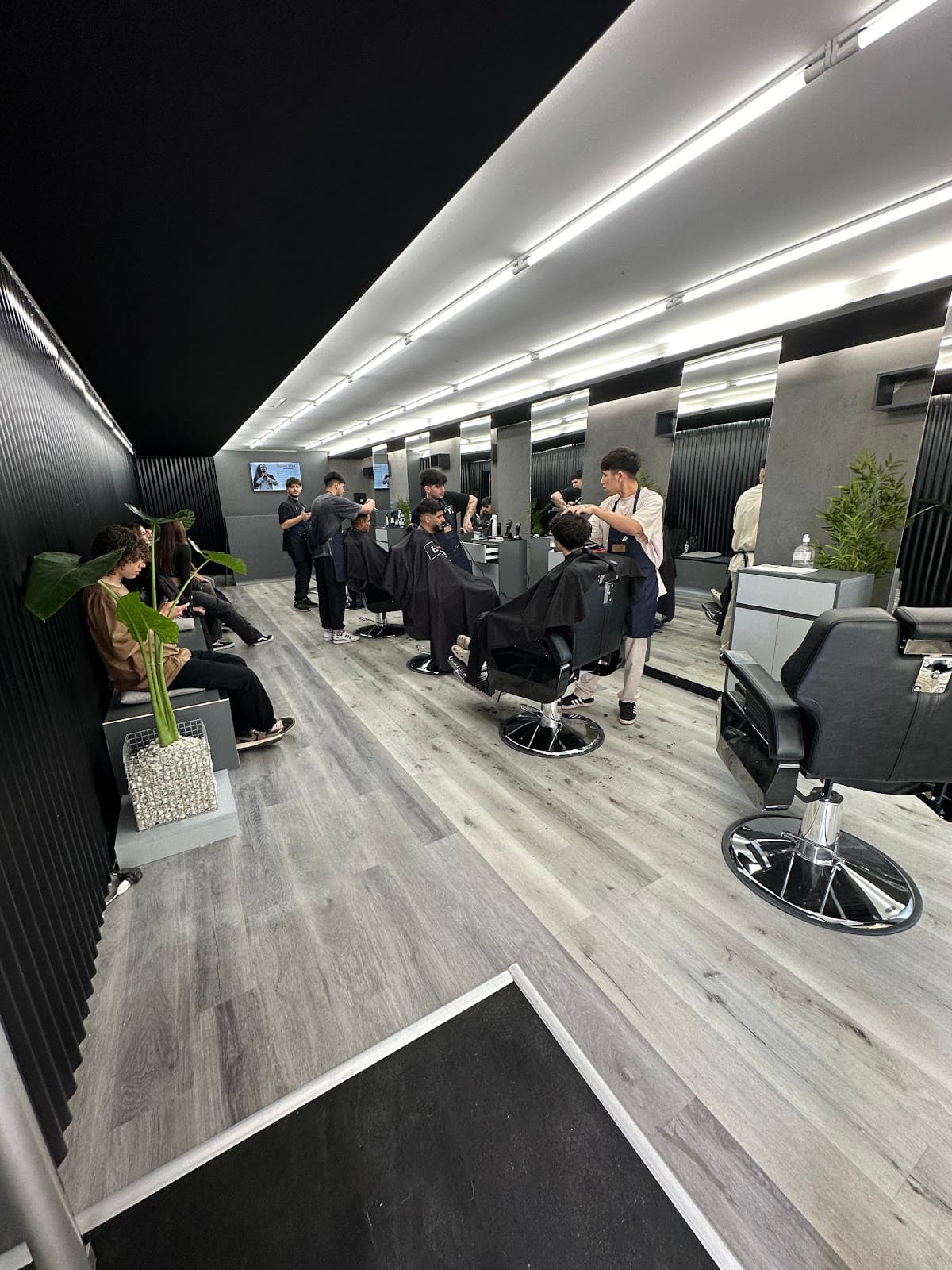 MONACO – ʙᴀʀʙᴇʀ ꜱᴛᴜᴅɪᴏ